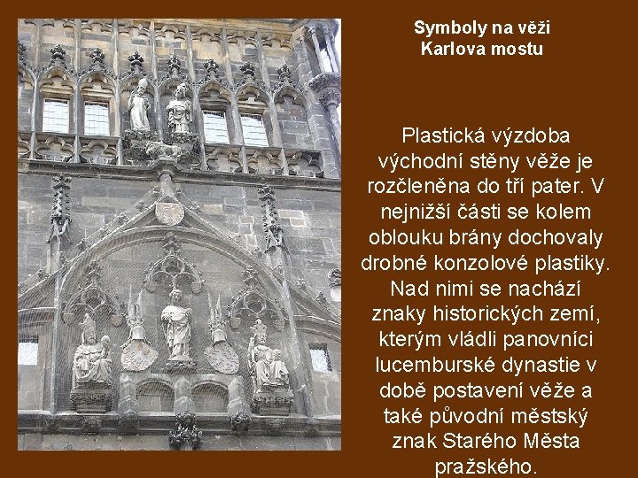 Symboly na věži Karlova mostu Plastická výzdoba východní stěny věže je rozčleněna do tří