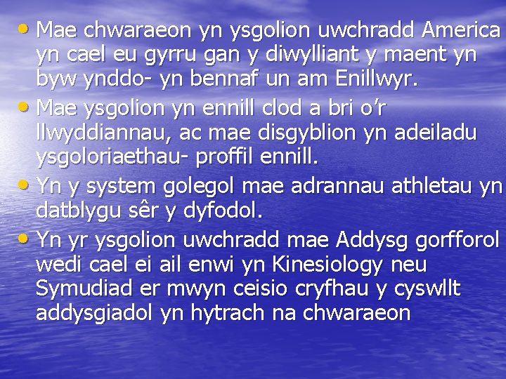  • Mae chwaraeon yn ysgolion uwchradd America yn cael eu gyrru gan y