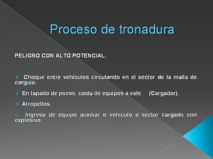 Proceso de tronadura PELIGRO CON ALTO POTENCIAL. Choque entre vehículos circulando en el sector