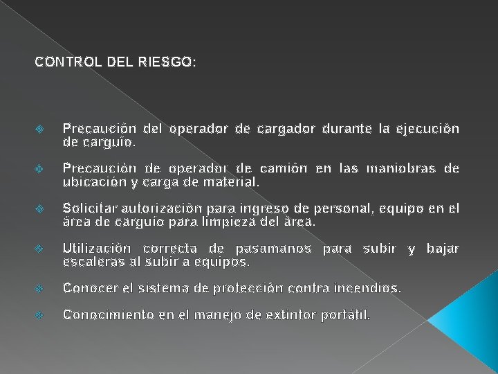 CONTROL DEL RIESGO: v Precaución del operador de cargador durante la ejecución de carguío.