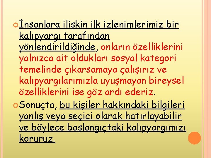  İnsanlara ilişkin ilk izlenimlerimiz bir kalıpyargı tarafından yönlendirildiğinde, onların özelliklerini yalnızca ait oldukları