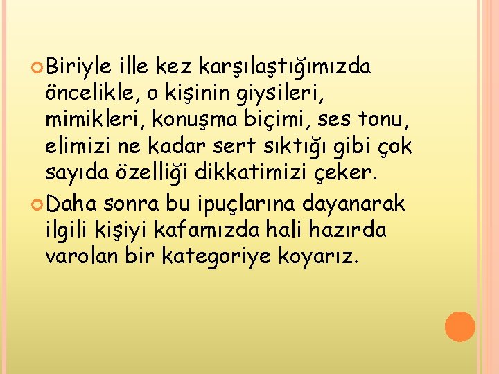  Biriyle ille kez karşılaştığımızda öncelikle, o kişinin giysileri, mimikleri, konuşma biçimi, ses tonu,