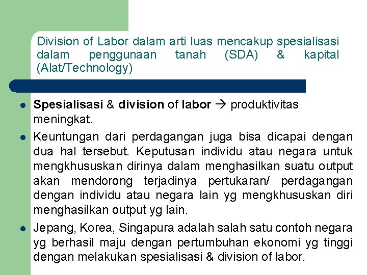 Division of Labor dalam arti luas mencakup spesialisasi dalam penggunaan tanah (SDA) & kapital