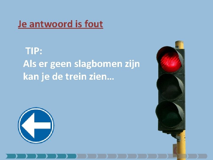 Je antwoord is fout TIP: Als er geen slagbomen zijn kan je de trein