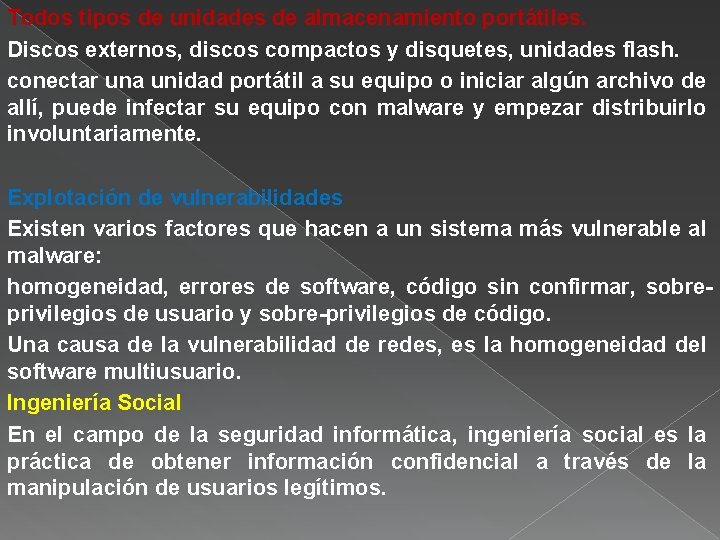 Todos tipos de unidades de almacenamiento portátiles. Discos externos, discos compactos y disquetes, unidades