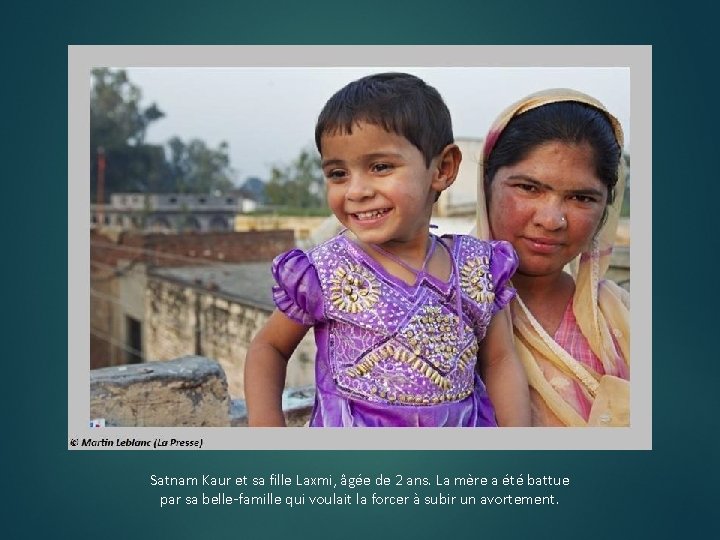 Satnam Kaur et sa fille Laxmi, âgée de 2 ans. La mère a été