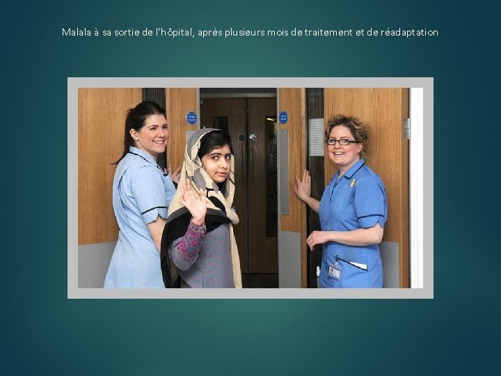 Malala à sa sortie de l’hôpital, après plusieurs mois de traitement et de réadaptation