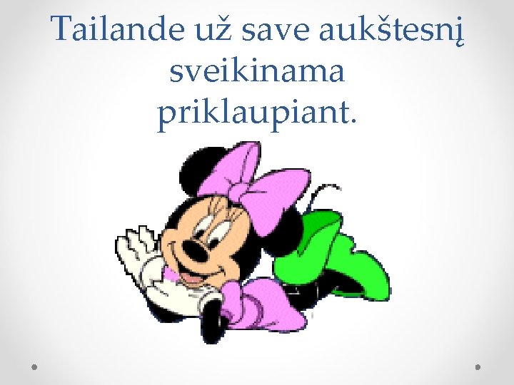 Tailande už save aukštesnį sveikinama priklaupiant. 
