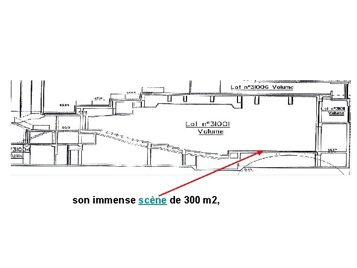 son immense scène de 300 m 2, 