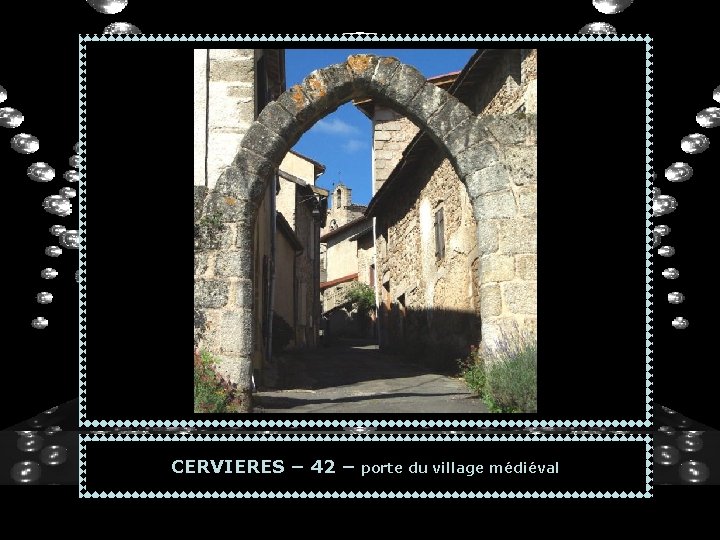 CERVIERES – 42 – porte du village médiéval 