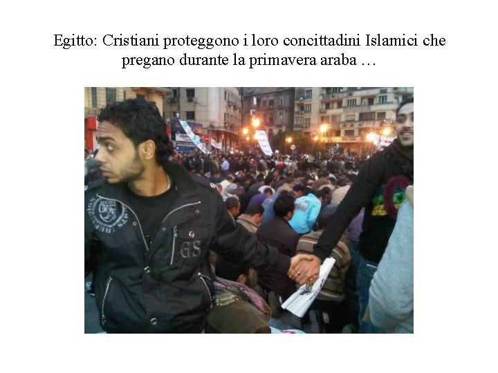 Egitto: Cristiani proteggono i loro concittadini Islamici che pregano durante la primavera araba …