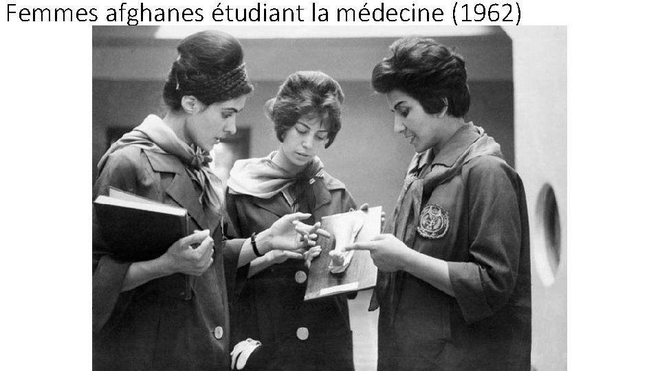 Femmes afghanes étudiant la médecine (1962) 