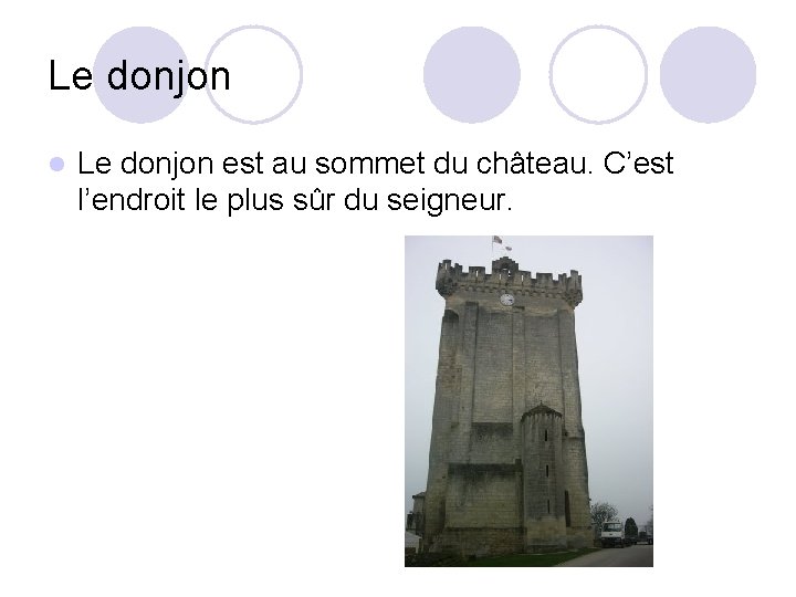 Le donjon l Le donjon est au sommet du château. C’est l’endroit le plus