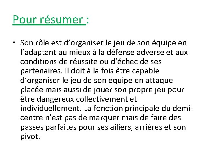 Pour résumer : • Son rôle est d’organiser le jeu de son équipe en