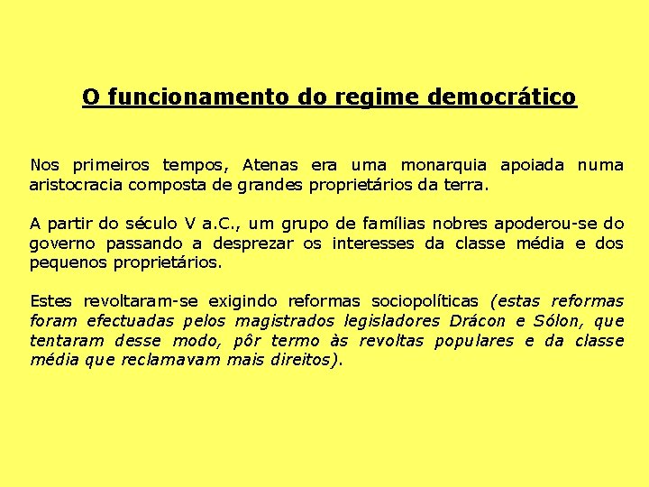 O funcionamento do regime democrático Nos primeiros tempos, Atenas era uma monarquia apoiada numa