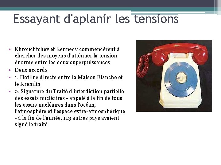 Essayant d'aplanir les tensions • Khrouchtchev et Kennedy commencèrent à cher des moyens d'atténuer