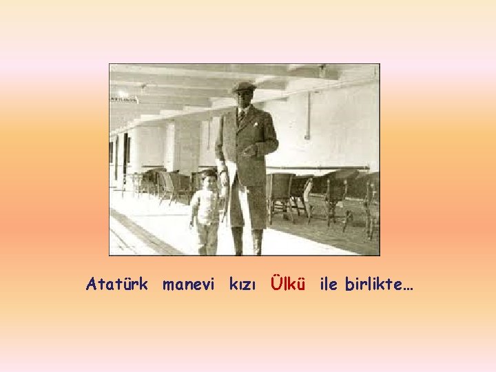 Atatürk manevi kızı Ülkü ile birlikte… 