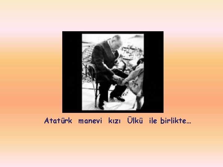 Atatürk manevi kızı Ülkü ile birlikte… 