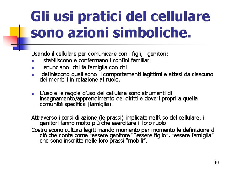 Gli usi pratici del cellulare sono azioni simboliche. Usando il cellulare per comunicare con