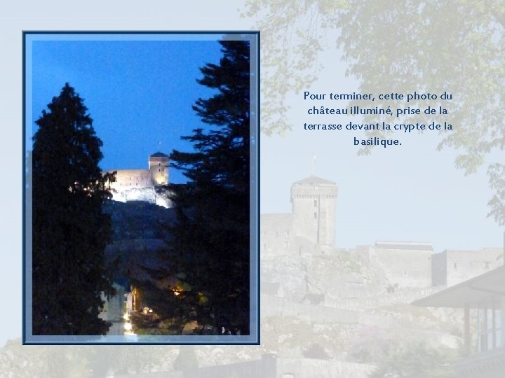 Pour terminer, cette photo du château illuminé, prise de la terrasse devant la crypte Pour terminer, cette photo du château illuminé, prise de la terrasse devant la crypte
