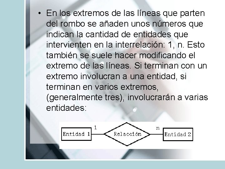  • En los extremos de las líneas que parten del rombo se añaden