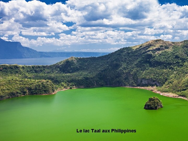 Le lac Taal aux Philippines 
