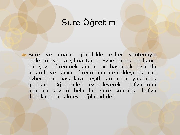 Sure Öğretimi Sure ve dualar genellikle ezber yöntemiyle belletilmeye çalışılmaktadır. Ezberlemek herhangi bir şeyi