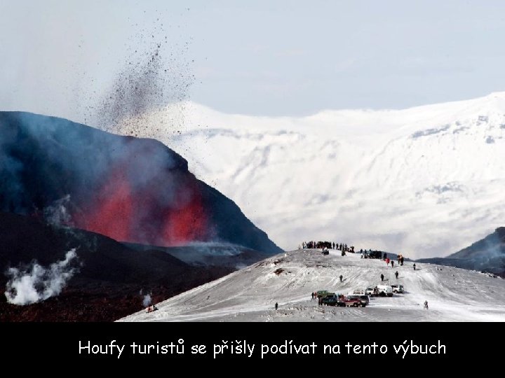 Houfy turistů se přišly podívat na tento výbuch 