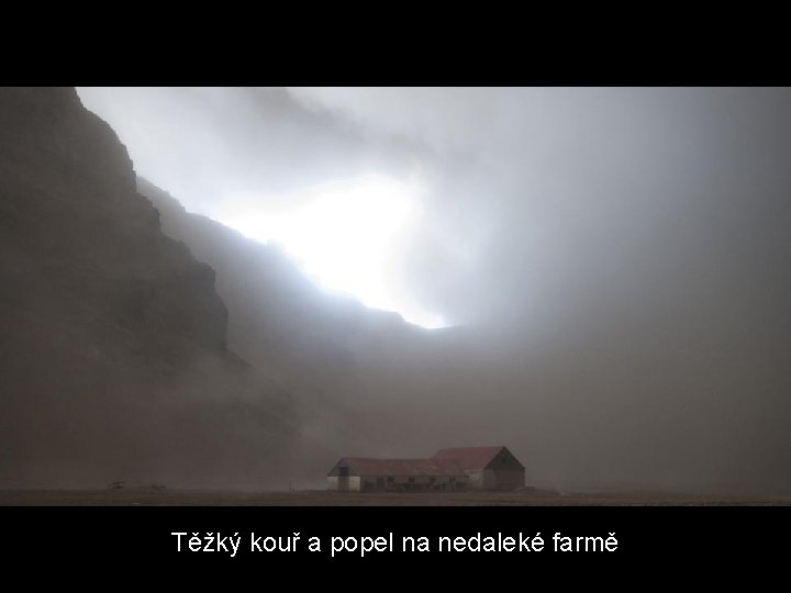 Těžký kouř a popel na nedaleké farmě 