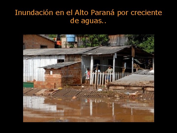 Inundación en el Alto Paraná por creciente de aguas. . 