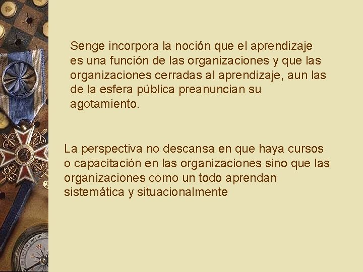 Senge incorpora la noción que el aprendizaje es una función de las organizaciones y