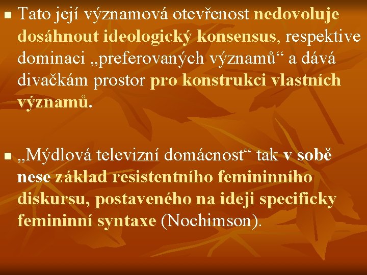 n n Tato její významová otevřenost nedovoluje dosáhnout ideologický konsensus, respektive dominaci „preferovaných významů“