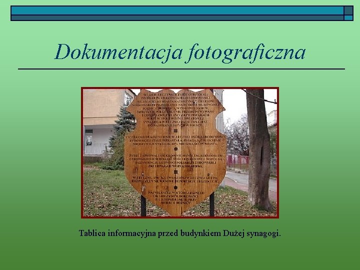 Dokumentacja fotograficzna Tablica informacyjna przed budynkiem Dużej synagogi. 