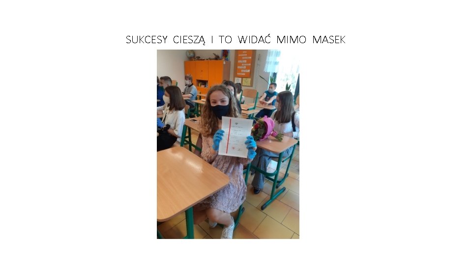 SUKCESY CIESZĄ I TO WIDAĆ MIMO MASEK 