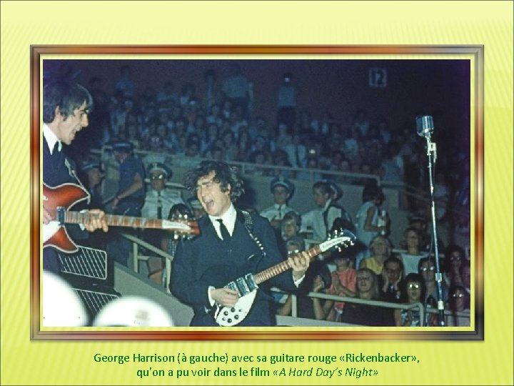 George Harrison (à gauche) avec sa guitare rouge «Rickenbacker» , qu’on a pu voir