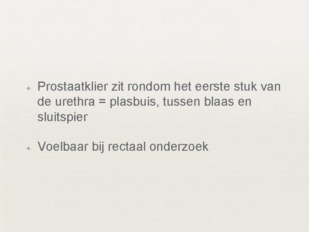 ✦ ✦ Prostaatklier zit rondom het eerste stuk van de urethra = plasbuis, tussen