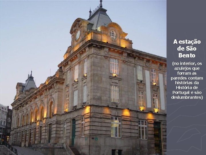 A estação de São Bento (no interior, os azulejos que forram as paredes contam