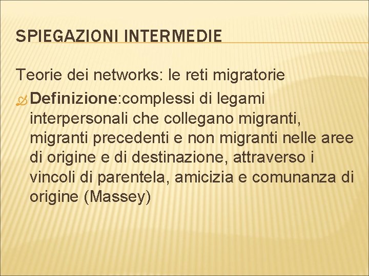 SPIEGAZIONI INTERMEDIE Teorie dei networks: le reti migratorie Definizione: complessi di legami interpersonali che