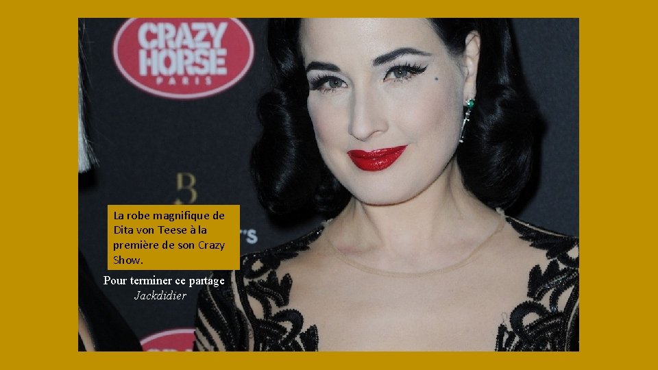 La robe magnifique de Dita von Teese à la première de son Crazy Show.