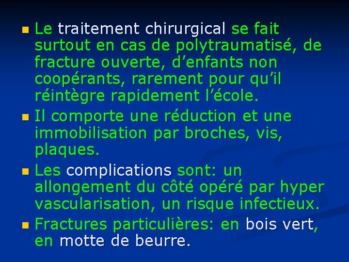 Le traitement chirurgical se fait surtout en cas de polytraumatisé, de fracture ouverte, d’enfants