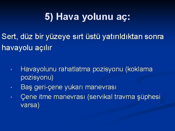 5) Hava yolunu aç: Sert, düz bir yüzeye sırt üstü yatırıldıktan sonra havayolu açılır