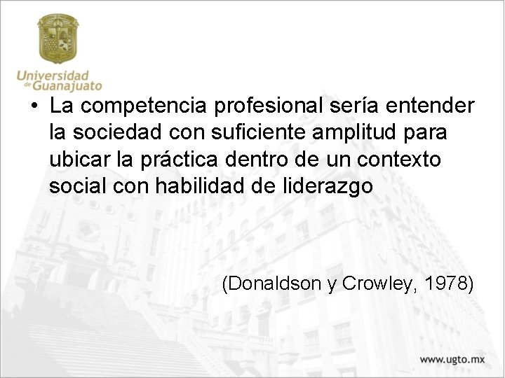 • La competencia profesional sería entender la sociedad con suficiente amplitud para ubicar • La competencia profesional sería entender la sociedad con suficiente amplitud para ubicar