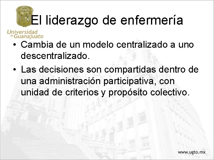 El liderazgo de enfermería • Cambia de un modelo centralizado a uno descentralizado. • El liderazgo de enfermería • Cambia de un modelo centralizado a uno descentralizado. •