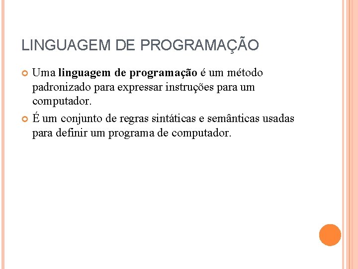 LINGUAGEM DE PROGRAMAÇÃO Uma linguagem de programação é um método padronizado para expressar instruções