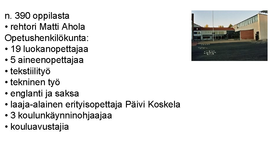 n. 390 oppilasta • rehtori Matti Ahola Opetushenkilökunta: • 19 luokanopettajaa • 5 aineenopettajaa n. 390 oppilasta • rehtori Matti Ahola Opetushenkilökunta: • 19 luokanopettajaa • 5 aineenopettajaa