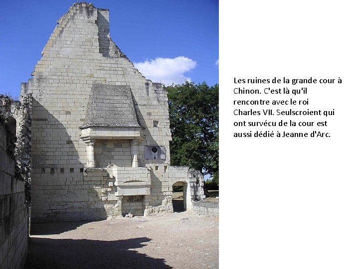 Les ruines de la grande cour à Chinon. C'est là qu'il rencontre avec le