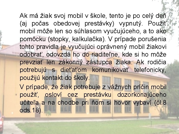 Ak má žiak svoj mobil v škole, tento je po celý deň (aj počas