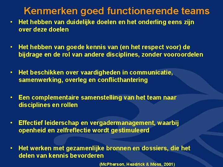 Kenmerken goed functionerende teams • Het hebben van duidelijke doelen en het onderling eens Kenmerken goed functionerende teams • Het hebben van duidelijke doelen en het onderling eens