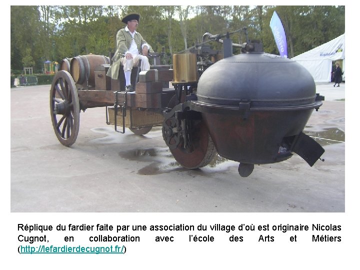 Réplique du fardier faite par une association du village d’où est originaire Nicolas Cugnot,