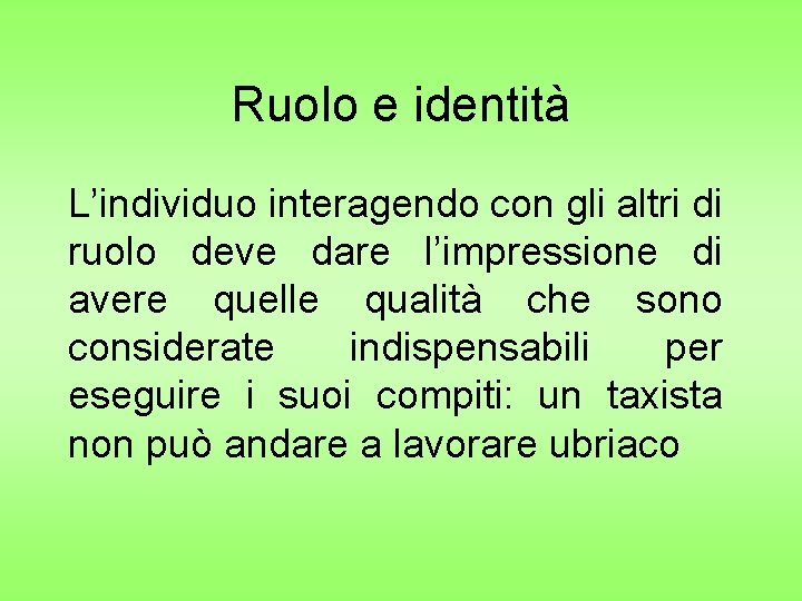 Ruolo e identità L’individuo interagendo con gli altri di ruolo deve dare l’impressione di